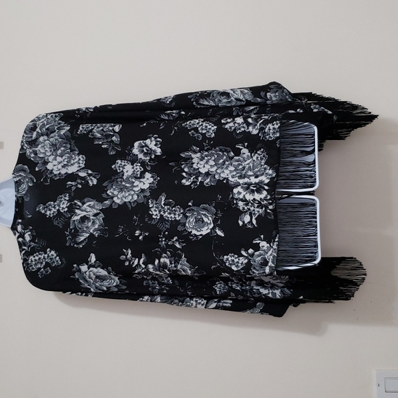 Jules & Jim Floral Print Top - Picture 4 of 10